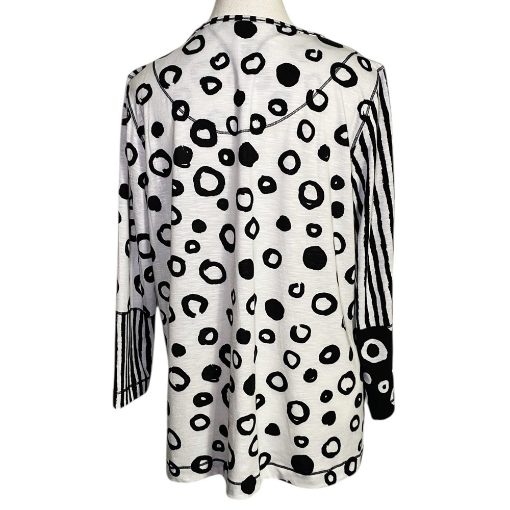 Multiples Monochrome Geometric Long Sleeve Top - Picture 2 of 12